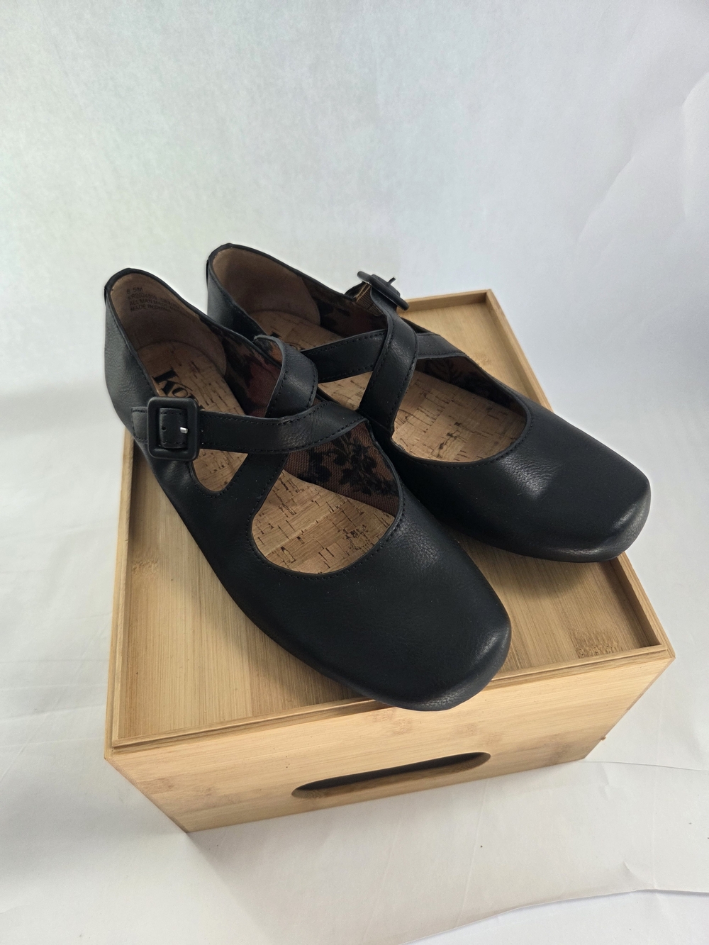 Korks Classic Black Mary Jane Flats with Adjustable Strap Size 8.5